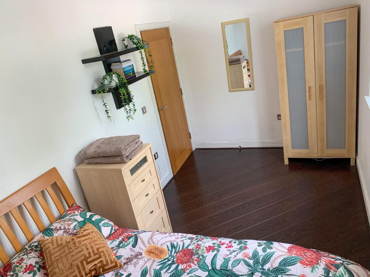 Room In Stratford With Private Bathroom And Parking Λονδίνο Εξωτερικό φωτογραφία